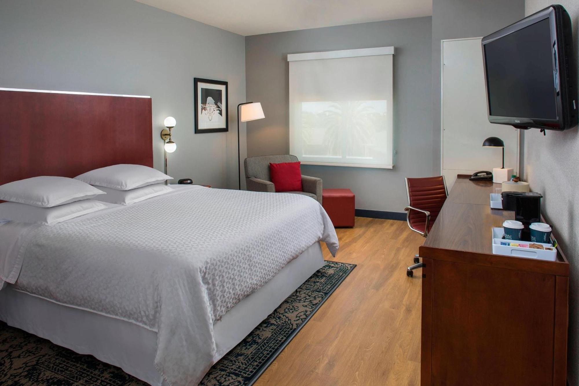 Hotel Four Points By Sheraton Hobby Airport 3*